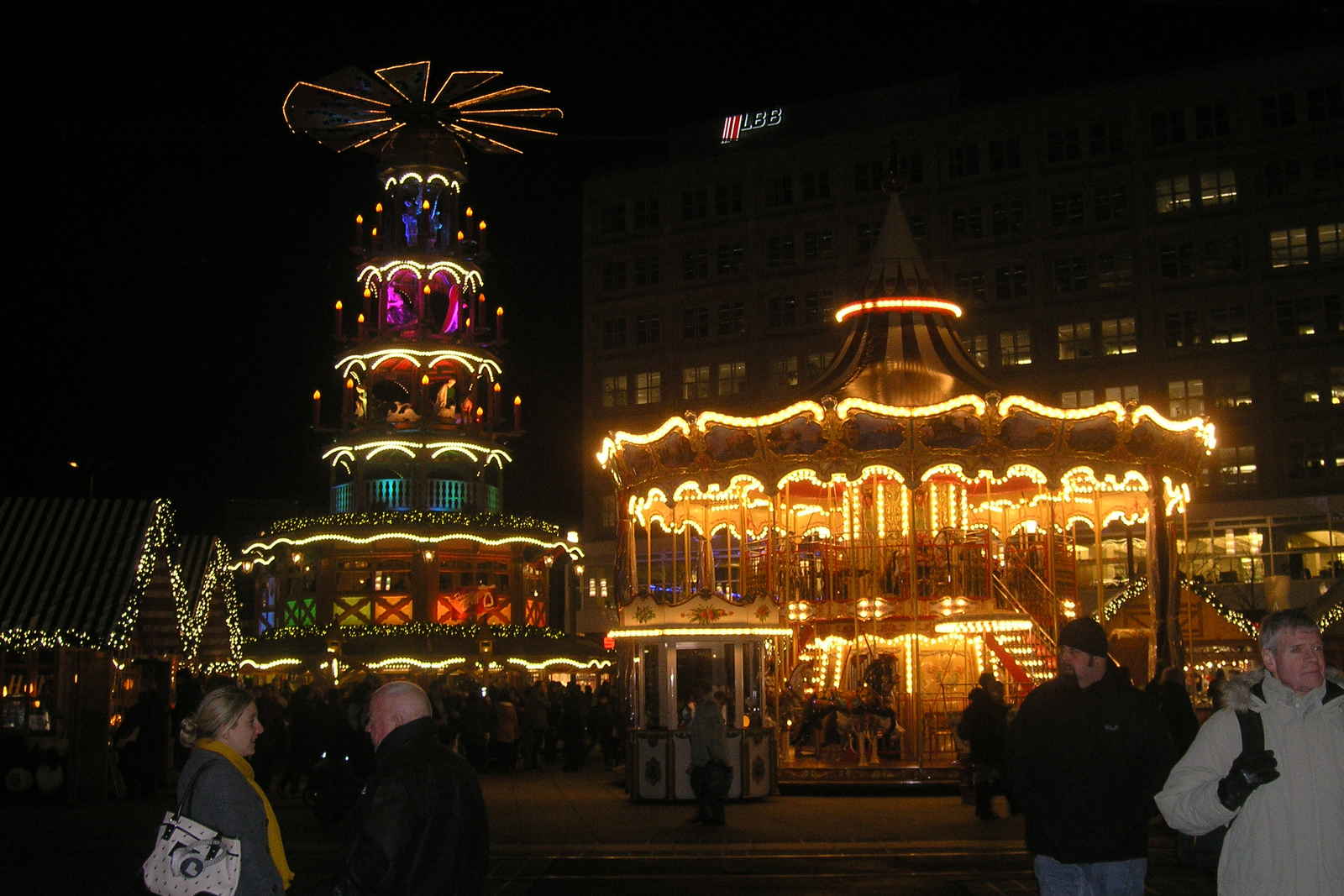 Berlin 2Hour Guided Tour of the Christmas Markets Guest in a city