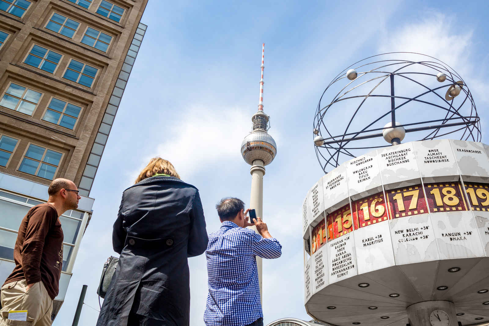 Ticket tower. Телебашня в Берлине. Телевышка в Берлине. Самая высокая телебашня Германия. Берлинская телебашня с туристами.